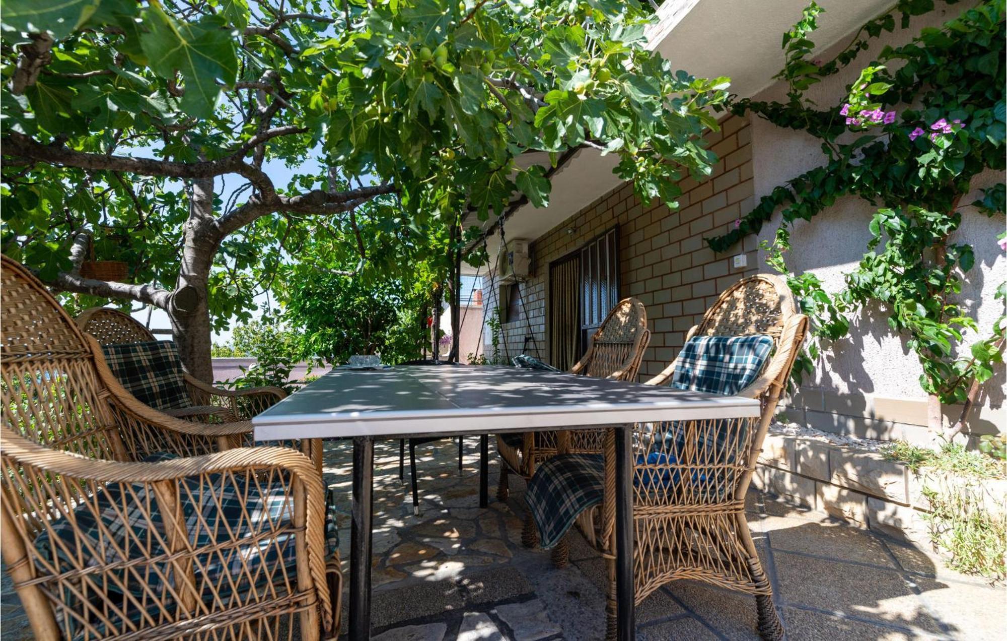 Lovely Apartment In Rovanjska With House Sea View Eksteriør bilde